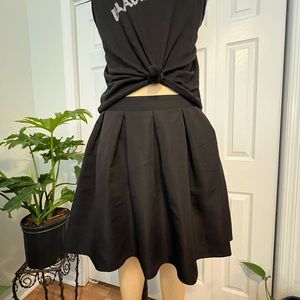 FOREVER 21+ BLACK PLEATED CIRCLE/SKATER SKIRT SIZE 0X